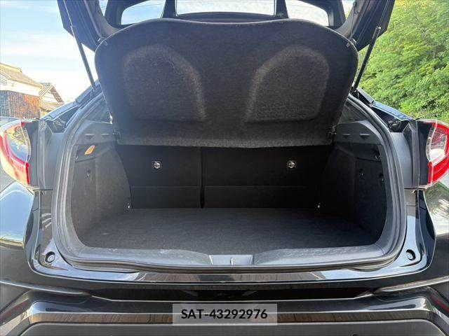 Toyota C-HR 2017-07 7216019-9