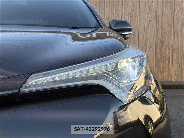 Toyota C-HR 2017-07 7216019-11