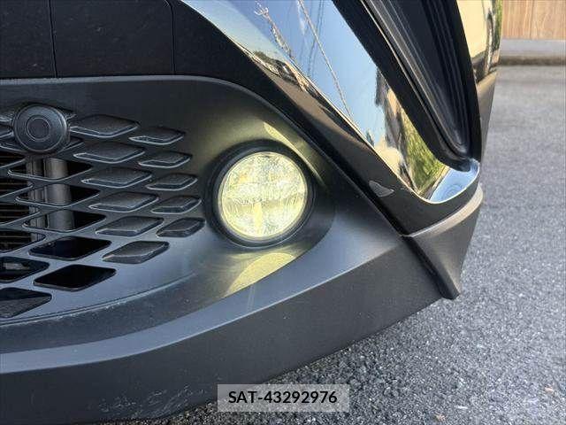 Toyota C-HR 2017-07 7216019-12