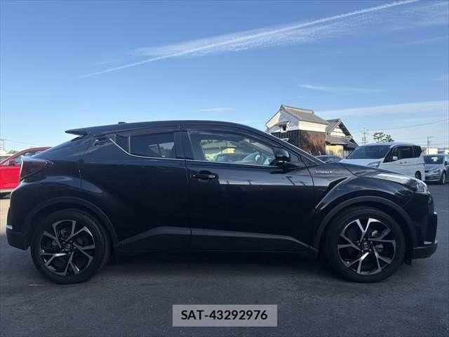 Toyota C-HR 2017-07 7216019-16