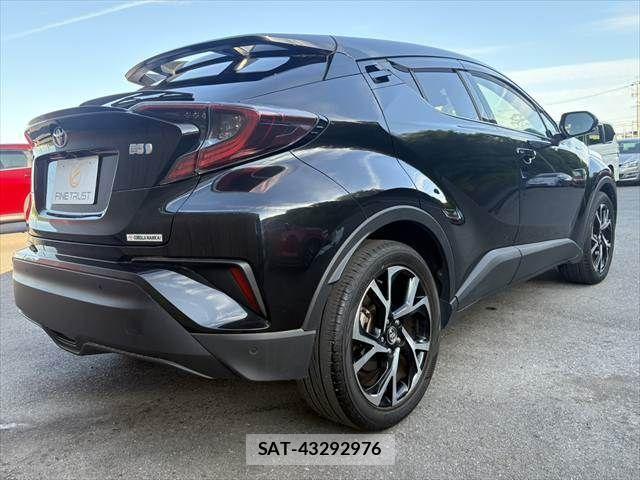 Toyota C-HR 2017-07 7216019-17