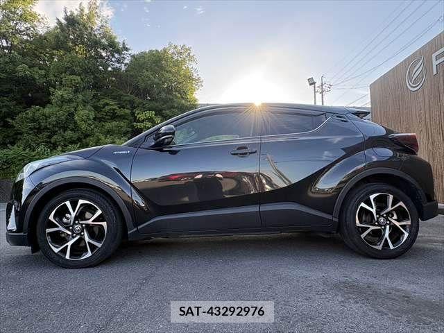 Toyota C-HR 2017-07 7216019-20