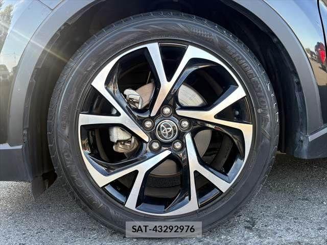 Toyota C-HR 2017-07 7216019-27