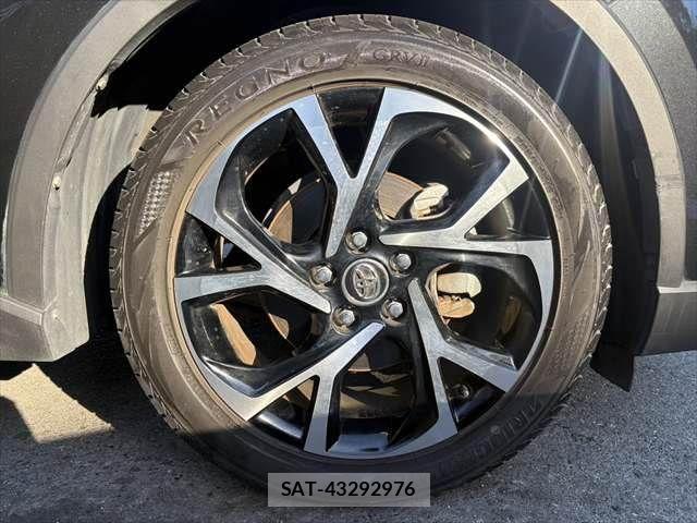 Toyota C-HR 2017-07 7216019-28