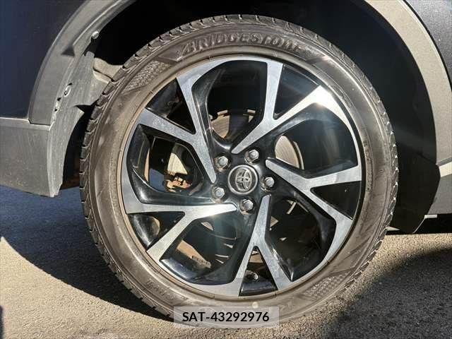 Toyota C-HR 2017-07 7216019-29