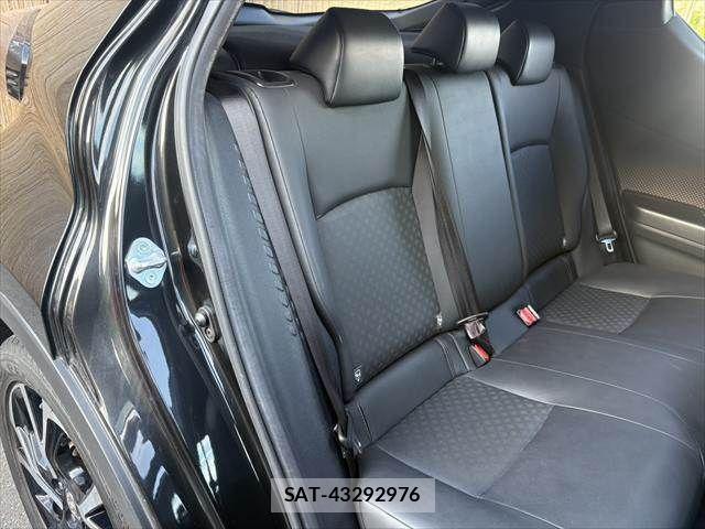 Toyota C-HR 2017-07 7216019-8