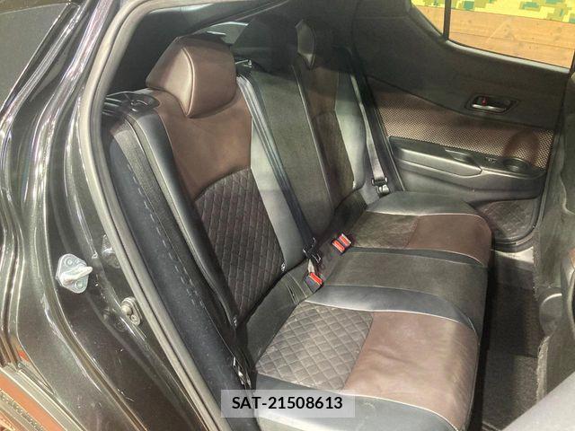 Toyota C-HR 2017-04 7216007-9
