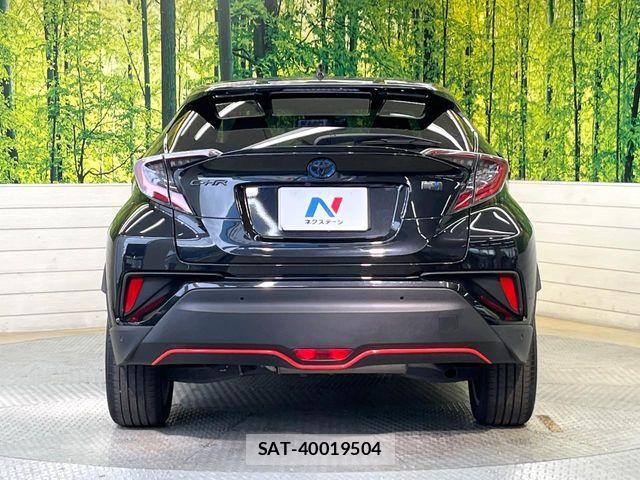 Toyota C-HR 2017-01 7215997-14