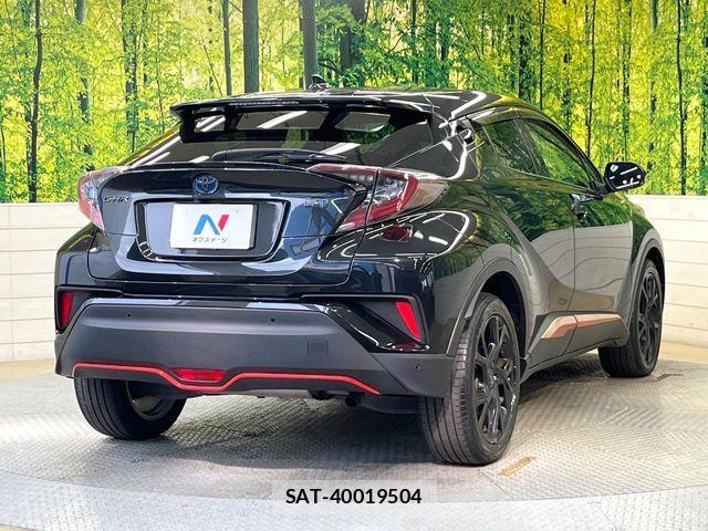 Toyota C-HR 2017-01 7215997-16