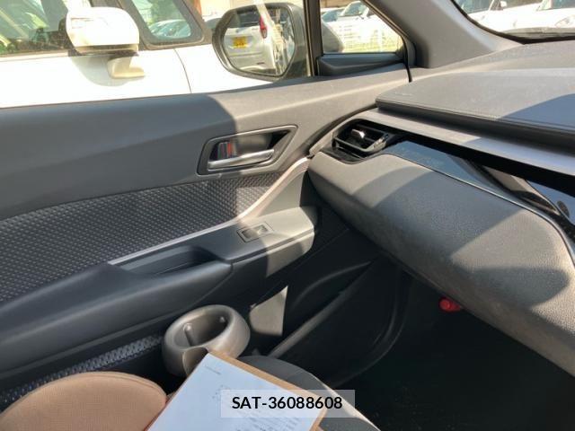 Toyota C-HR 2019-11 7216048-11