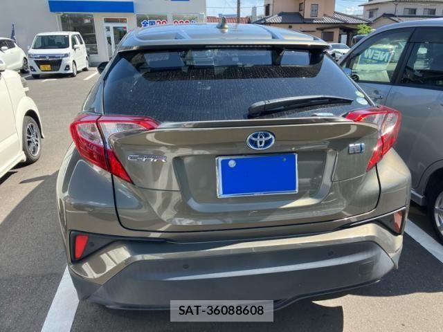 Toyota C-HR 2019-11 7216048-1