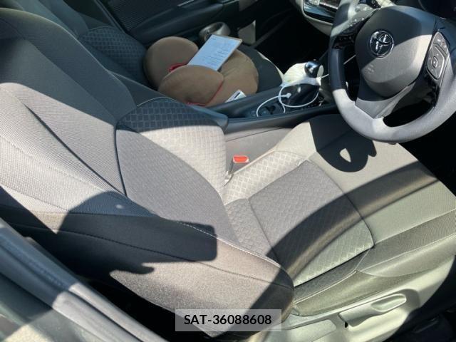 Toyota C-HR 2019-11 7216048-4