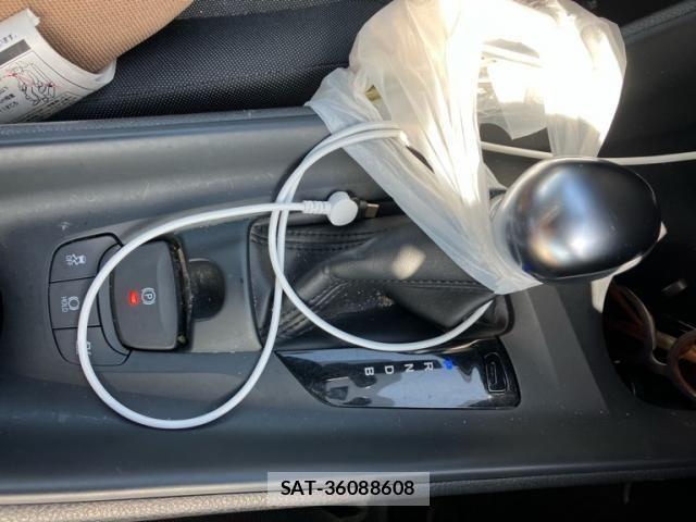 Toyota C-HR 2019-11 7216048-5