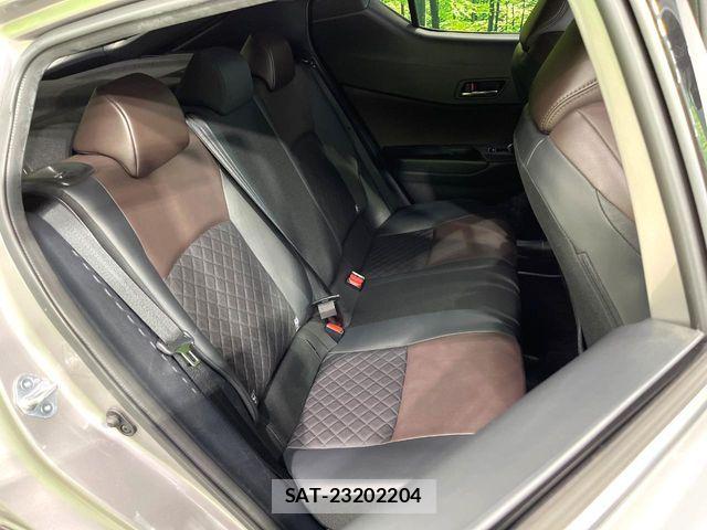 Toyota C-HR 2018-02 7216024-8