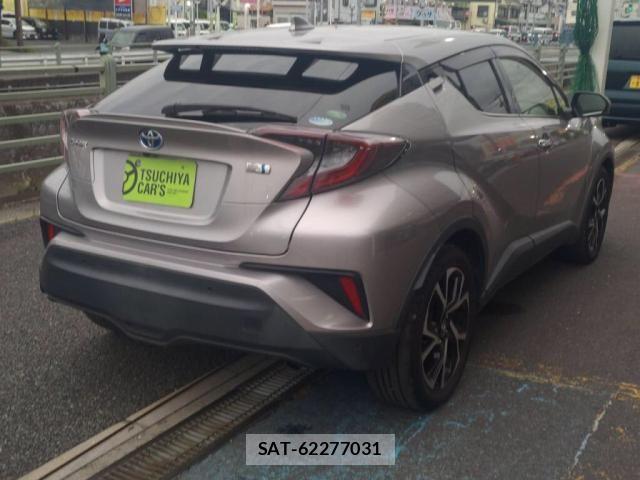 Toyota C-HR 2017-11 7216020-1