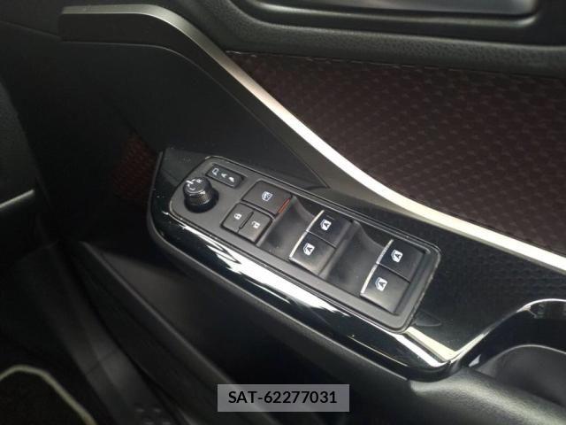 Toyota C-HR 2017-11 7216020-21