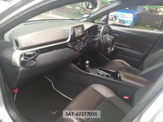 Toyota C-HR 2017-11 7216020-26