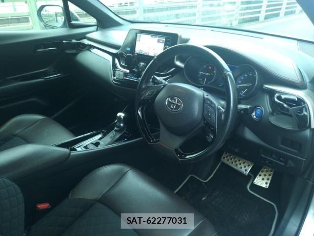 Toyota C-HR 2017-11 7216020-2