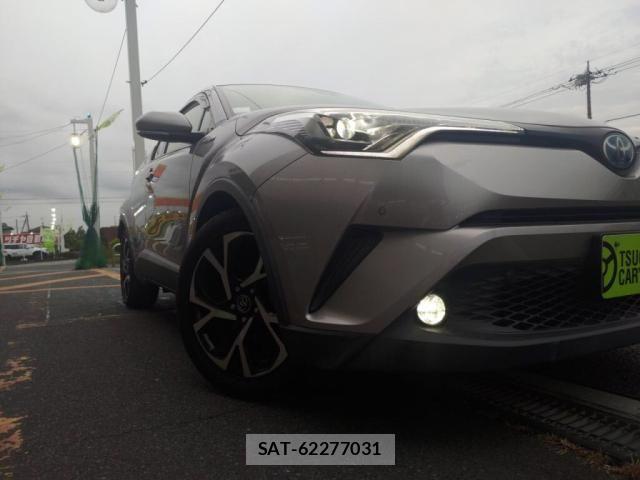 Toyota C-HR 2017-11 7216020-8