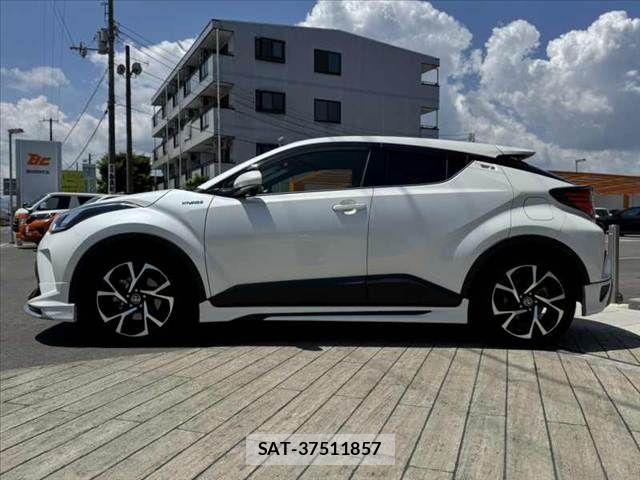 Toyota C-HR 2019-11 7216047-10