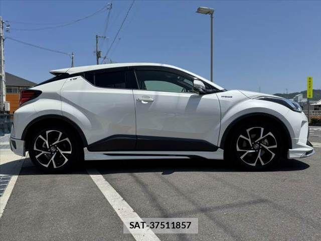Toyota C-HR 2019-11 7216047-11