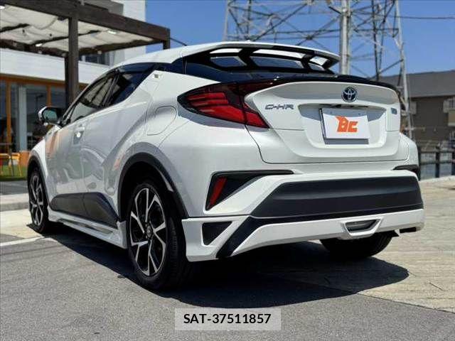 Toyota C-HR 2019-11 7216047-12