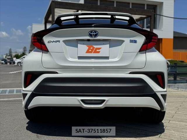 Toyota C-HR 2019-11 7216047-13