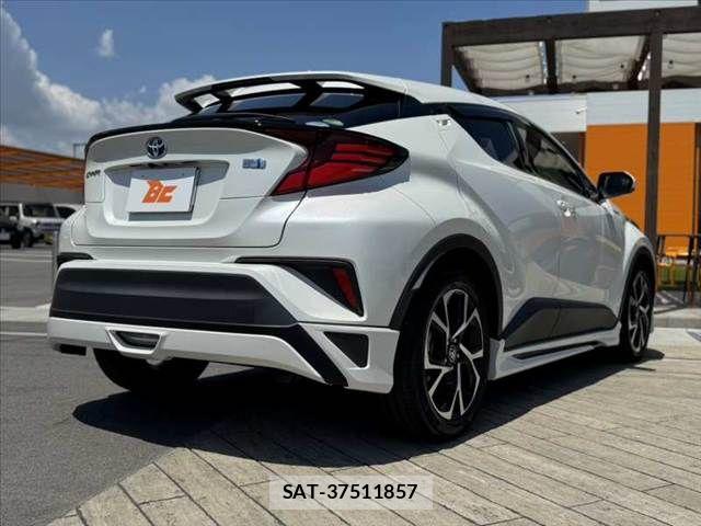 Toyota C-HR 2019-11 7216047-14