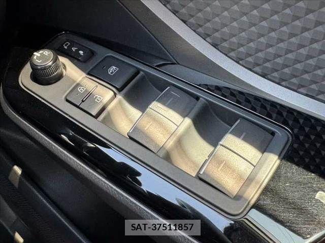 Toyota C-HR 2019-11 7216047-22