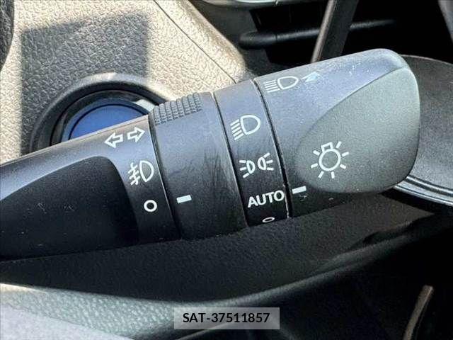 Toyota C-HR 2019-11 7216047-26