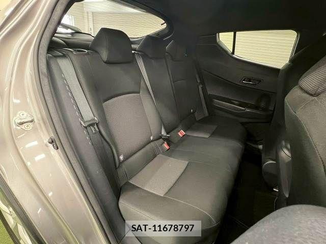 Toyota C-HR 2018-10 7216036-9