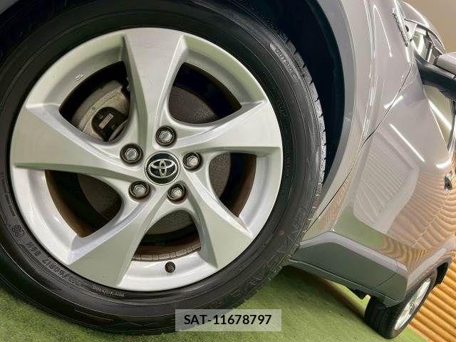 Toyota C-HR 2018-10 7216036-11