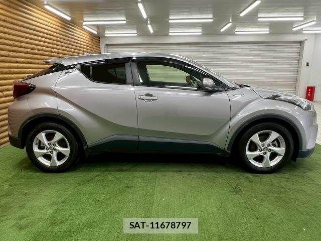 Toyota C-HR 2018-10 7216036-17