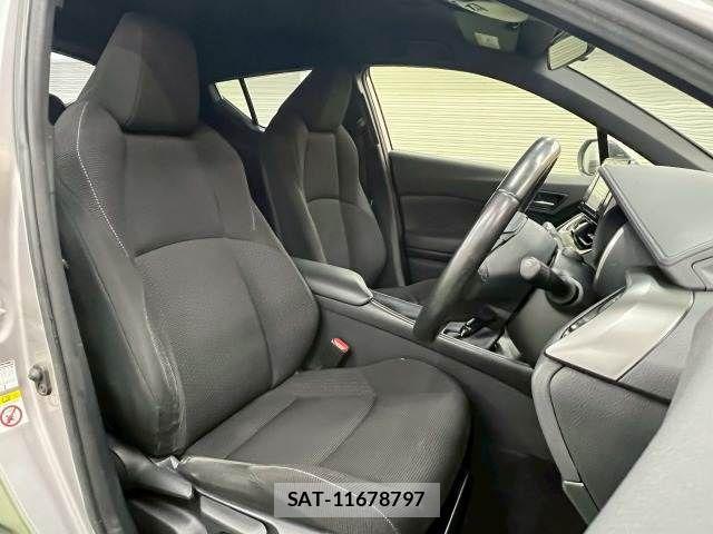 Toyota C-HR 2018-10 7216036-8