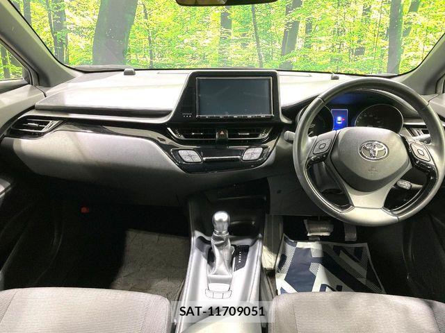 Toyota C-HR 2017-01 7216002-1