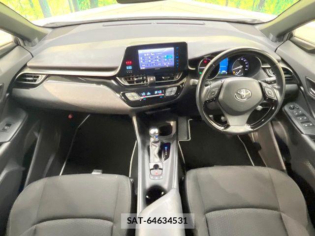 Toyota C-HR 2018-05 7216030-1