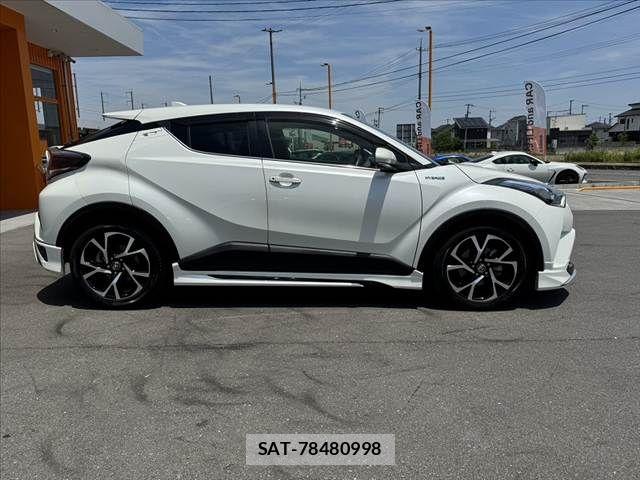 Toyota C-HR 2017-07 7216016-10