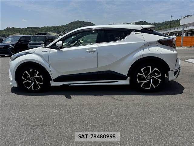 Toyota C-HR 2017-07 7216016-11