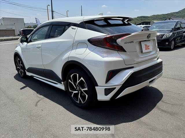 Toyota C-HR 2017-07 7216016-12