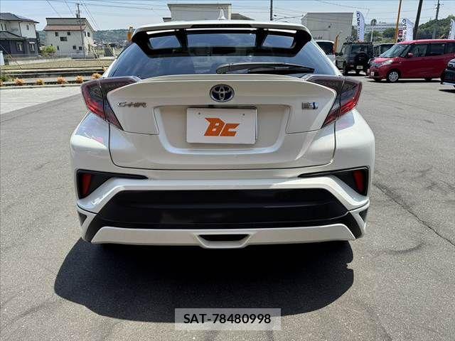 Toyota C-HR 2017-07 7216016-13