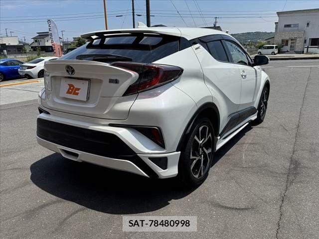 Toyota C-HR 2017-07 7216016-14