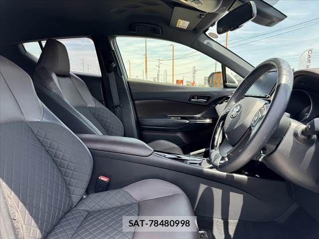 Toyota C-HR 2017-07 7216016-15