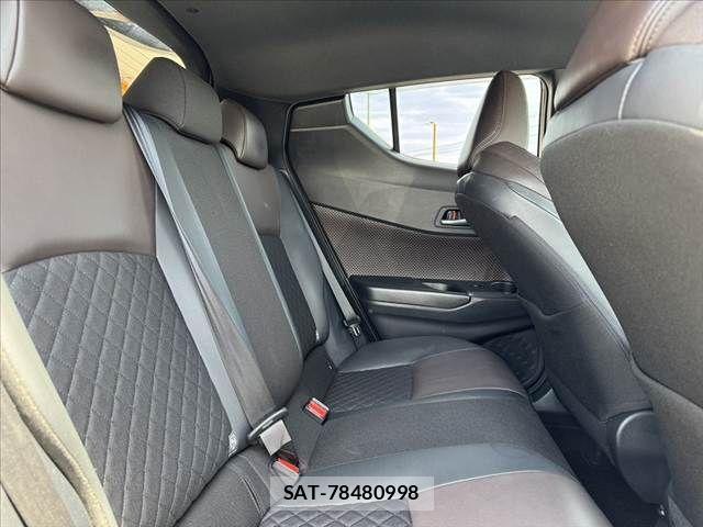 Toyota C-HR 2017-07 7216016-16
