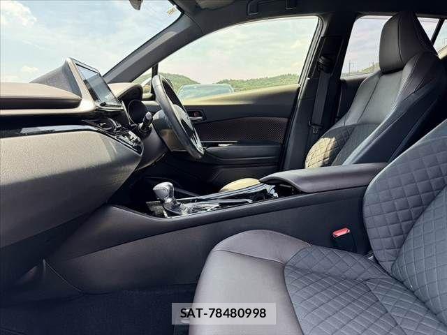 Toyota C-HR 2017-07 7216016-17