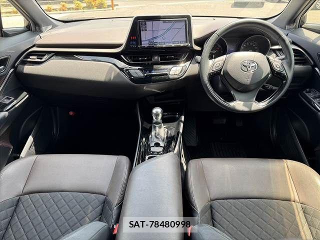 Toyota C-HR 2017-07 7216016-1