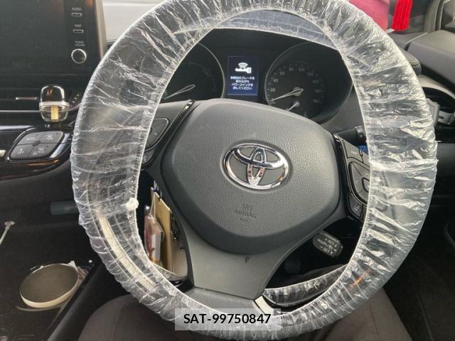 Toyota C-HR 2023-06 7216062-10