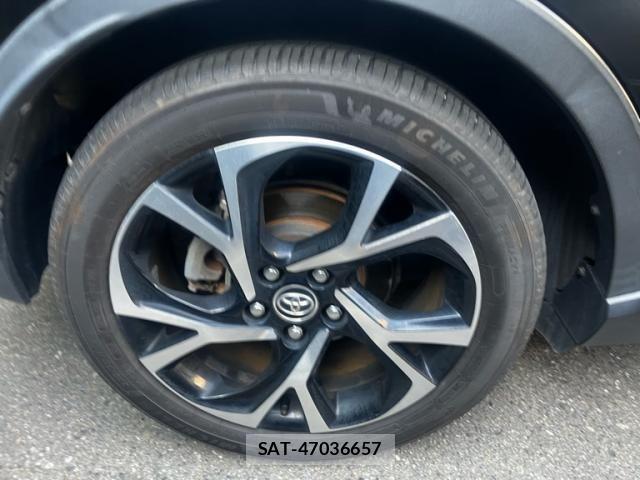 Toyota C-HR 2017-02 7216005-9
