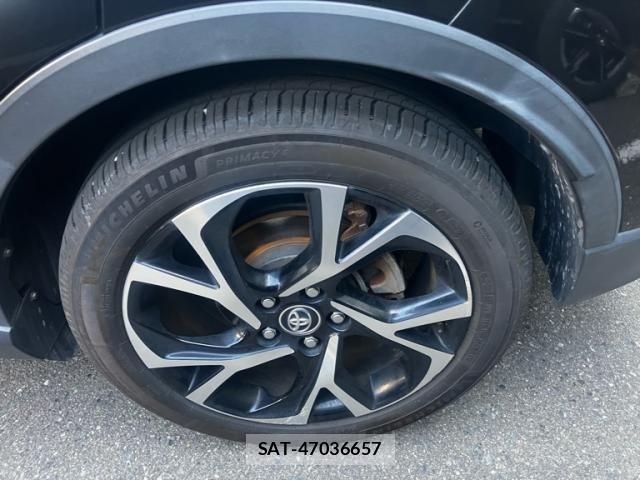 Toyota C-HR 2017-02 7216005-10