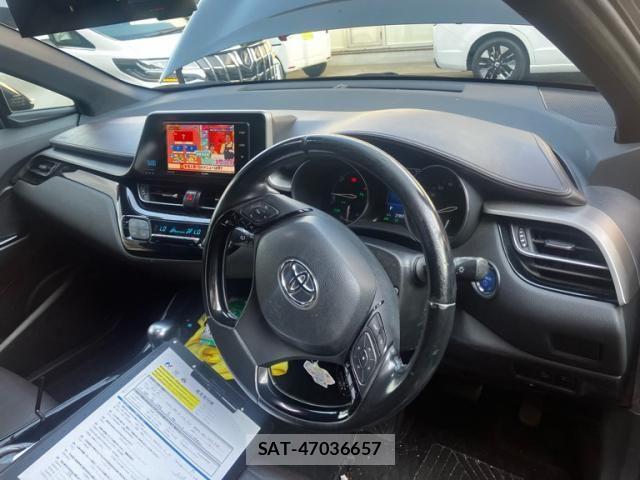 Toyota C-HR 2017-02 7216005-12