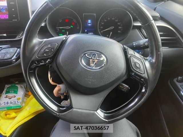 Toyota C-HR 2017-02 7216005-20